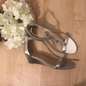 Badgley Mischka Silver heels with Crystals 8.5